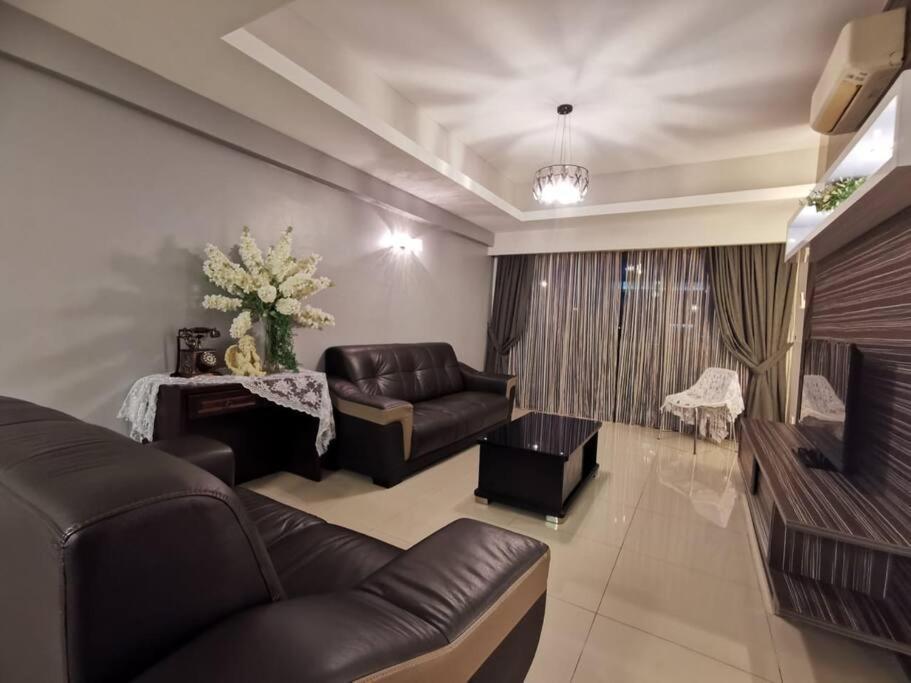 Glamorous At Kinta Riverfront Apartment Ипох Екстериор снимка