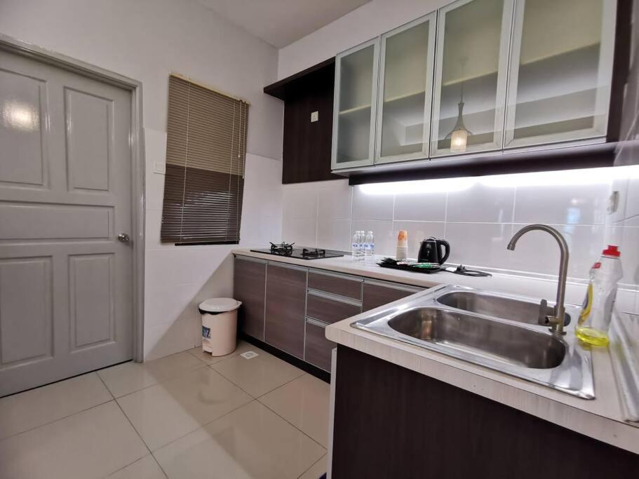 Glamorous At Kinta Riverfront Apartment Ипох Екстериор снимка