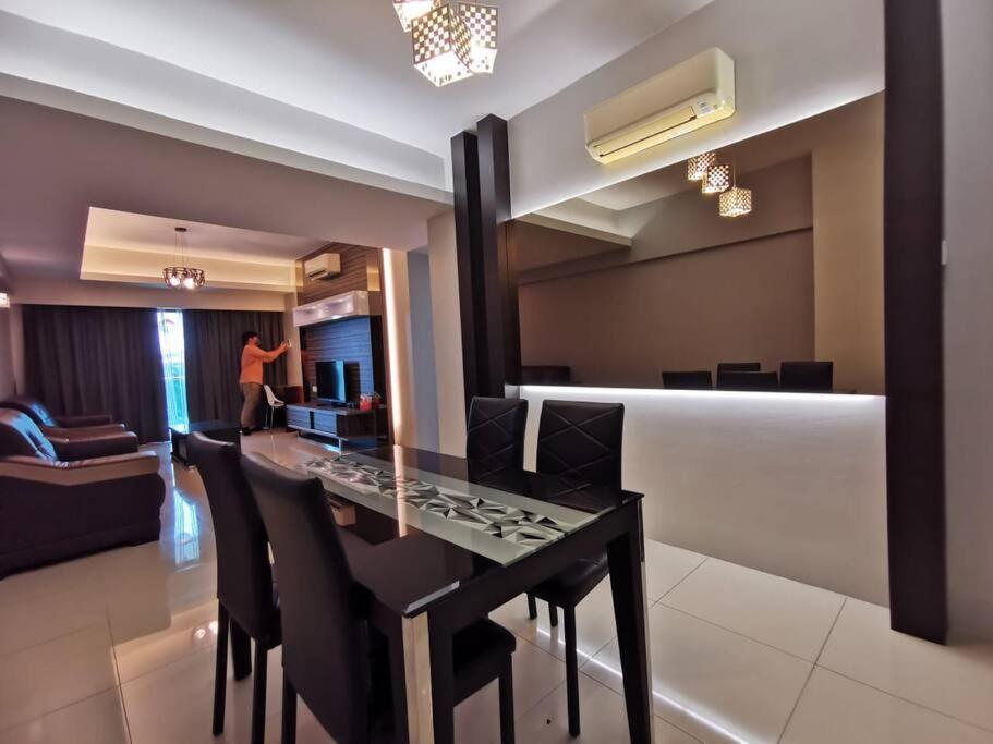 Glamorous At Kinta Riverfront Apartment Ипох Екстериор снимка