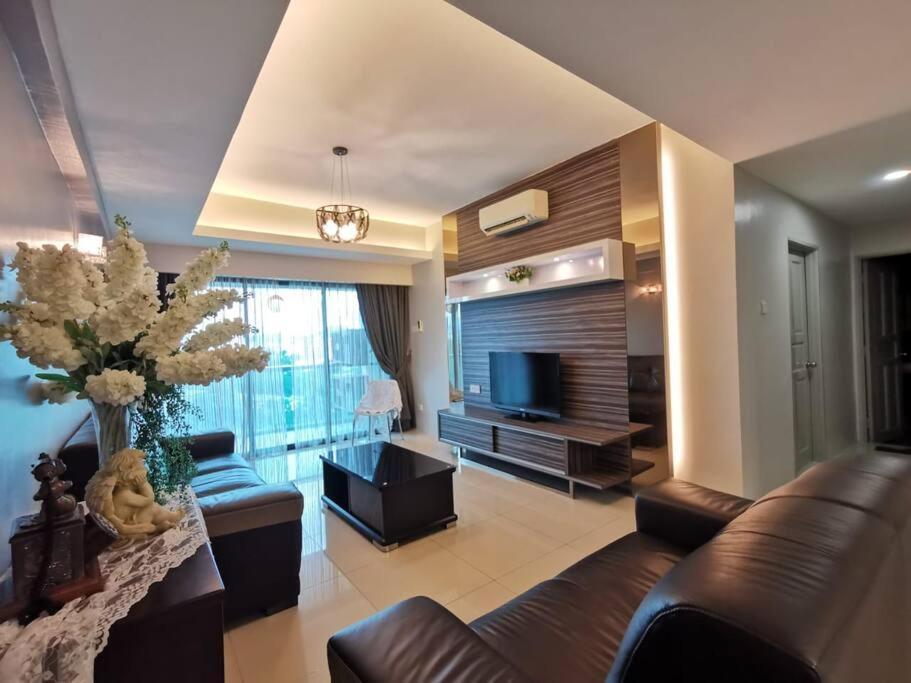 Glamorous At Kinta Riverfront Apartment Ипох Екстериор снимка