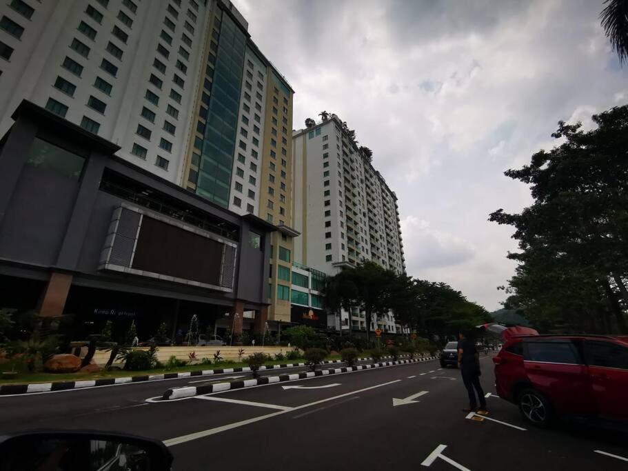 Glamorous At Kinta Riverfront Apartment Ипох Екстериор снимка
